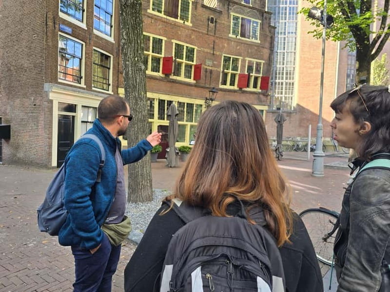 Amsterdam: Private walking tour with Coffee & Anne Frank VR - Who This Tour Will Suit Best