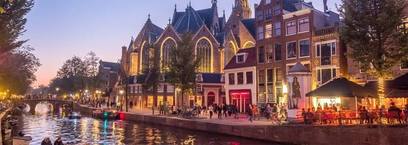 Amsterdam Red Light District Walking Tour in Italian - A Closer Look at the Itinerary