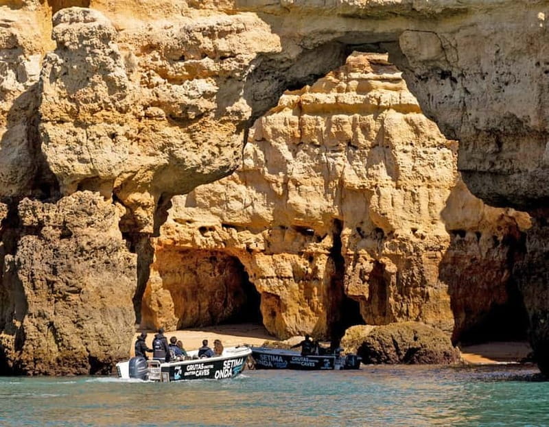 Armação de Pera : Private Boat Trip Sunrise/Sunset - An In-Depth Look at the Private Boat Trip in Algarve
