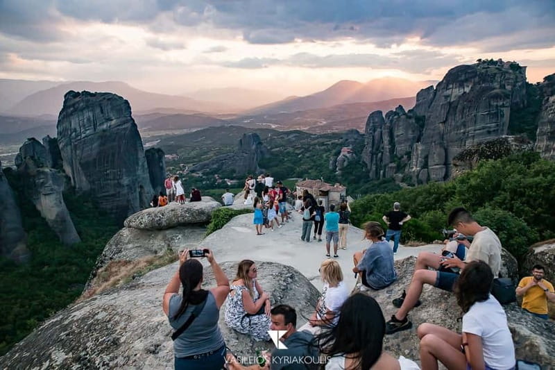 Athens: Meteora Day Trip in Spanish with Live Guide & Lunch - Itinerary Breakdown: What to Expect
