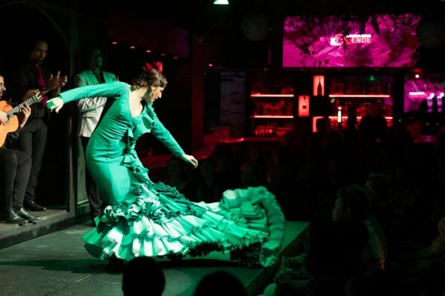Barcelona: Flamenco Show with Drink at La Rambla - Setting and Atmosphere