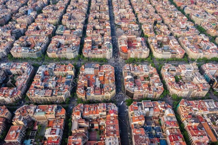 Barcelona: Gaudís Masterpieces and Modernism Private Tour - A Walk Through Passeig de Gracia