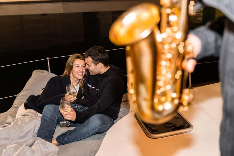 Barcelona: Night Cruise with Live Saxophone & Drink - The Experience in Detail