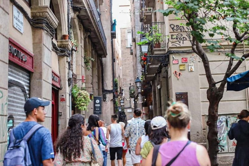 Barcelona: Old Town Epic Tour with Tapas & Cañas! - Authentic Stories and Genuine Enthusiasm