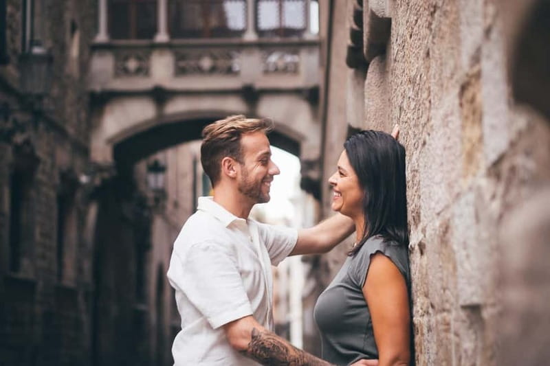Barcelona: Photo Shoot Tour in El Gothico - Who Would Love This Experience?