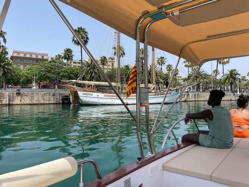 Barcelona: Private Classic Yacht Tour with Drinks - The Boat: Comfort and Style