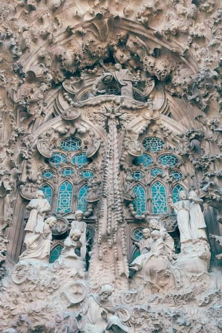 Barcelona: Sagrada Familia Guided Tour with Entry Ticket - How This Tour Brings Value