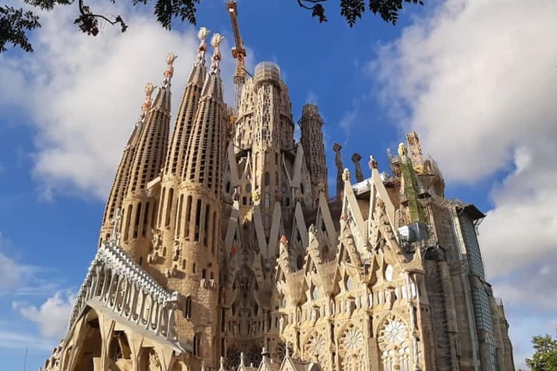 Barcelona: Sagrada Familia Guided Tour (With Entry Ticket) - Itinerary Breakdown and What You Can Expect