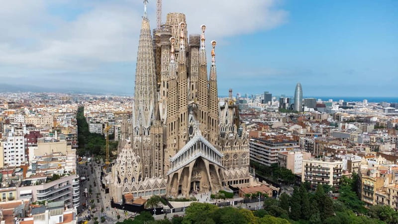 Barcelona: Small-Group Sagrada Familia Fully Guided Tour - What You Can Expect During the Tour