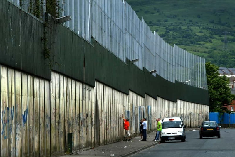 Belfast: 2.5-Hour Street Murals Tour in Spanish - What Makes This Tour Stand Out?  
