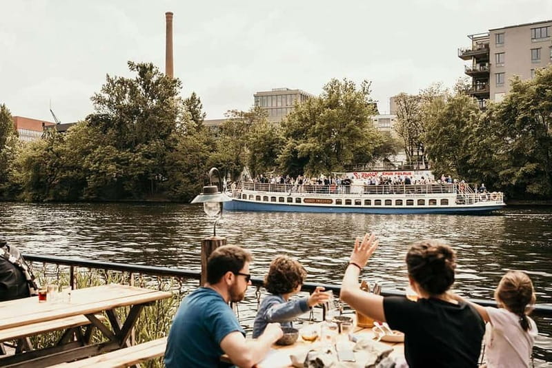 Berlin: 2.5-Hour Beer & Sunset Sightseeing Boat Cruise - Why This Tour Works Well