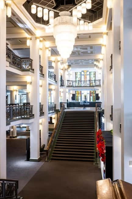 Berlin: BLINDED by DELIGHT Grand Show Friedrichstadt-Palast - The Sum Up