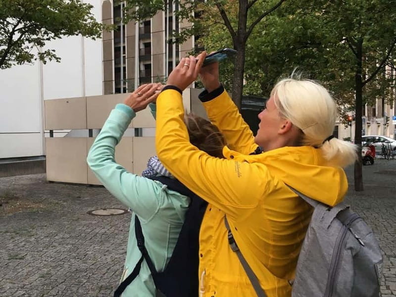 Berlin: Hands-On Smartphone Photography Workshop - Focused Sessions: Portraits and Everyday Creativity