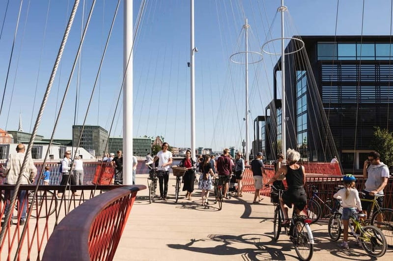 Bike Tour of Copenhagen: The Little Mermaid & Hidden Gems - What Makes the Guides Stand Out