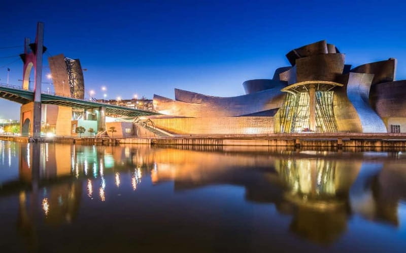 Bilbao: Guggenheim Museum Tour with Skip-the-Line Tickets - The Itinerary: Inside and Out