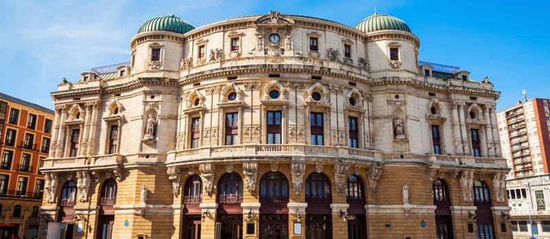 Bilbao: I am a guide who shows the history of the town of Bilbao. - The Itinerarys Highlights and Their Significance