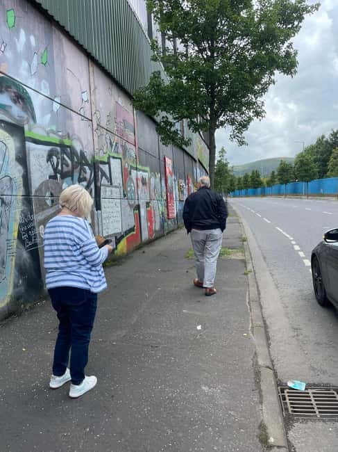 Black Taxi tour of Belfast - What To Expect During the Tour