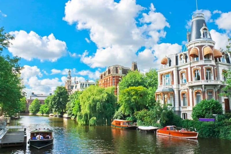 Boat trip through the canals of Amsterdam with Spanish guide - Navigating the Amsterdam Canals: A Practical Overview