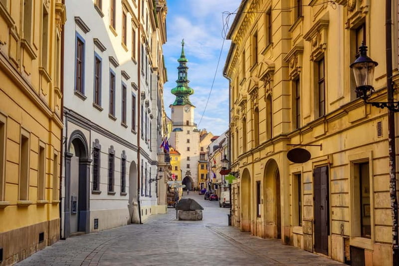 Bratislava: Old Town & Castle Morning Walking Tour - Highlights of the castle grounds
