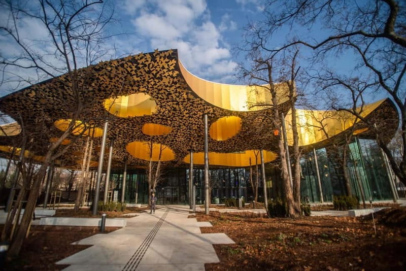 Budapest: City Park- True Crime of Hungary- Walking Tour - Why You Should Consider It
