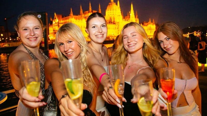 Budapest: Danube Beat Party Cruise with Drink Packages - What the Reviews Say