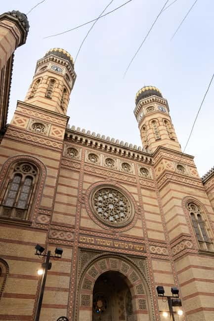 Budapest: Jewish Quarter Walking Tour with Synagogue Entry - The Itinerary: What You’ll Experience