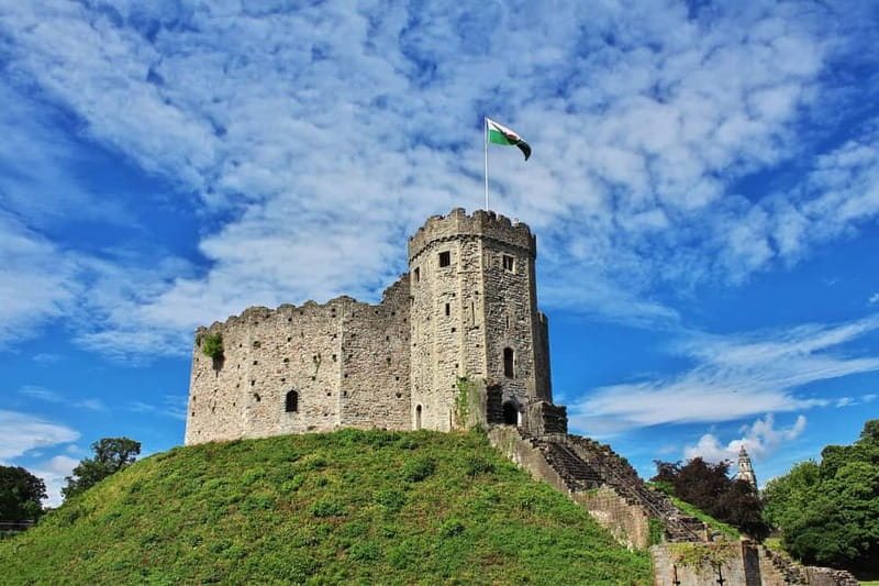 Cardiff: Express Walk with a Local - Cardiff: An Insider’s Glimpse in 60 Minutes