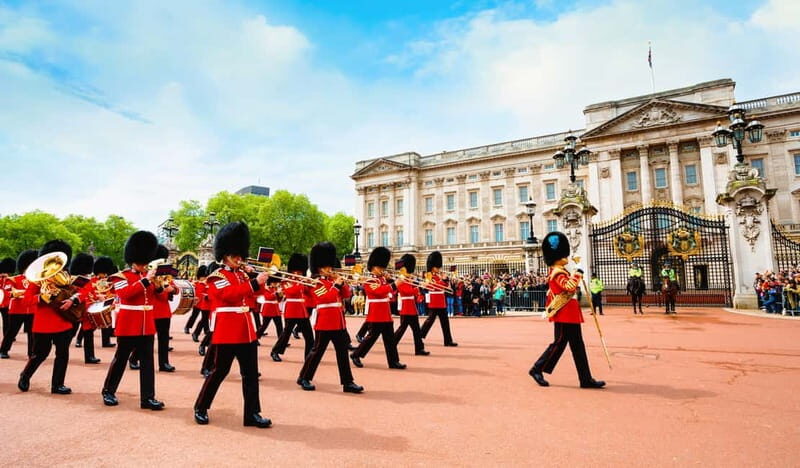 Changing of Guard & Tower of London Beefeater Meet & Greet - The Changing of the Guard or Westminster Walk