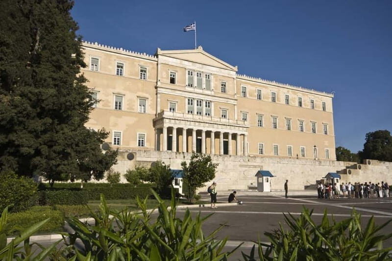 City Highlights Tour From Piraeus For Cruise Ship Passengers - Exploring the Historic Heart: Plaka and Beyond