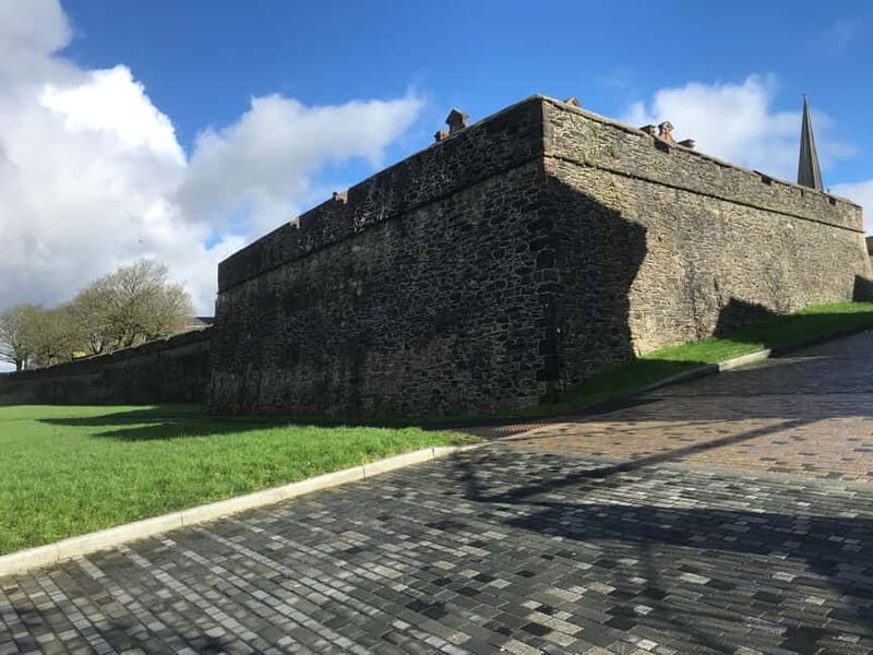 Complete city tour of Derry - What You Can Expect from the Tour