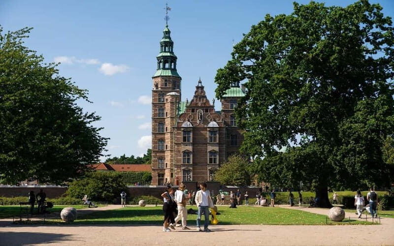 Copenhagen: Rosenborg and Christiansborg Palaces Tour in Spanish - What You Can Expect in Detail