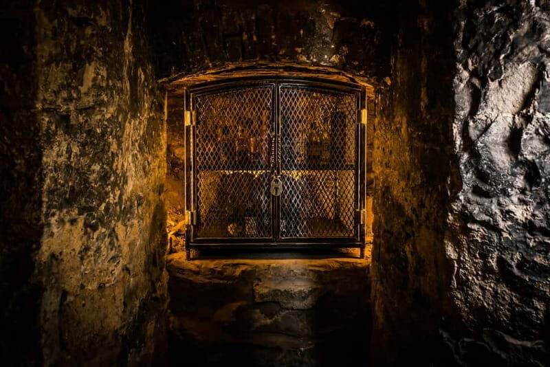 Edinburgh: The Lost Close Underground Scotch Whiskey Tasting - What to Expect During the Tour