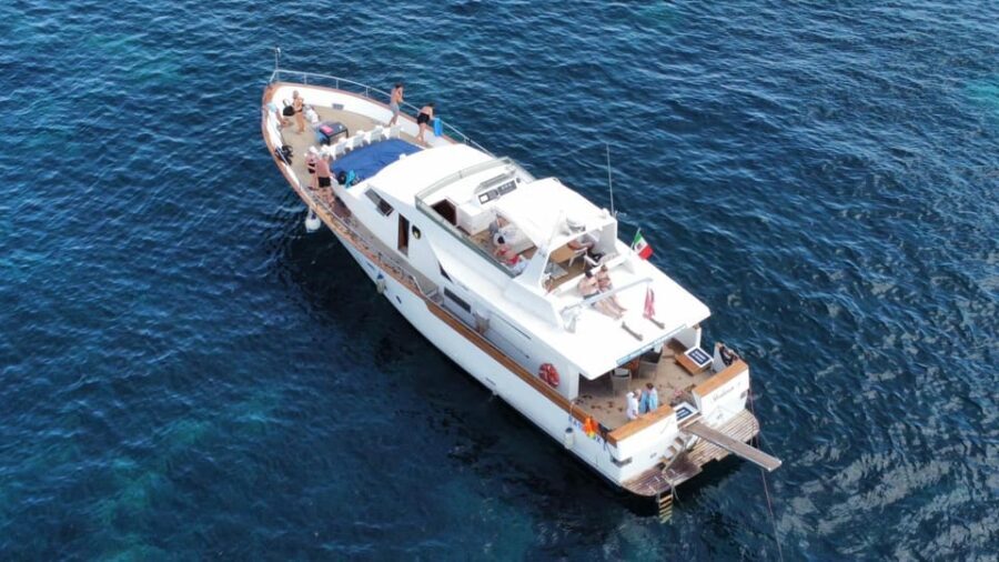 Favignana e Levanzo: tour condiviso Yacht Shalimar IV - What to Expect on the Yacht Tour