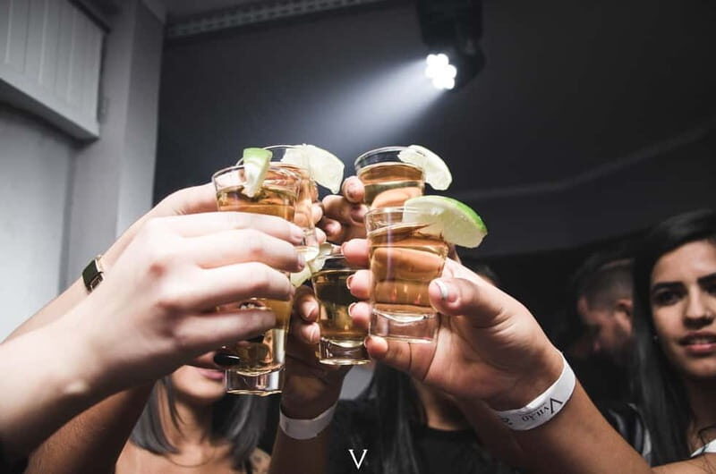 Frankfurt am Main: Night Pub Crawl Shots and Party - Who Would Love This Experience?