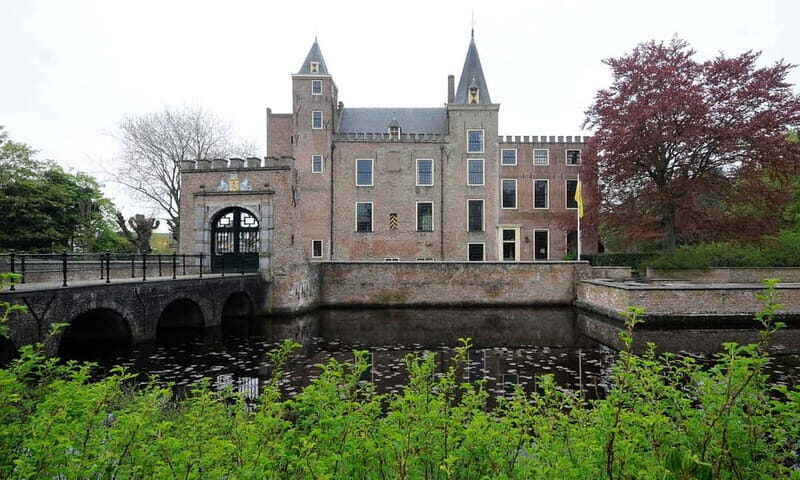 From Haamstede to Burgh: guided Walking Tour - Authenticity and Value