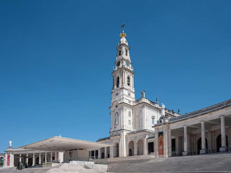 From Lisbon: Tour of Fatima, Batalha, Nazaré, and Óbidos with English-speaking tour guide - What Makes This Tour Stand Out?