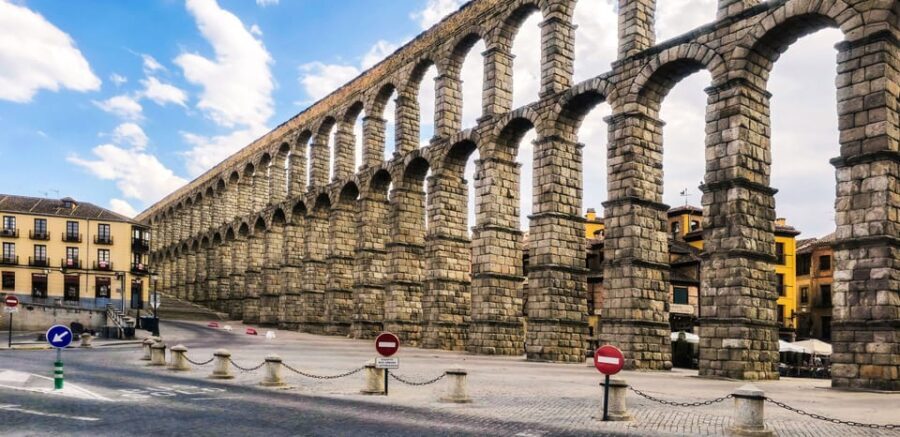 From Madrid: Guided Day Trip to Segovia, optional Alcázar - Optional Alcázar: A Fairytale Castle