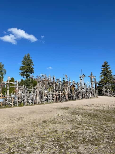 From Riga: Trip to the Hill of Crosses and Pearls of Jelgava - Crossing the Latvia-Lithuania Border: A Photo Stop and a Moment of Transition