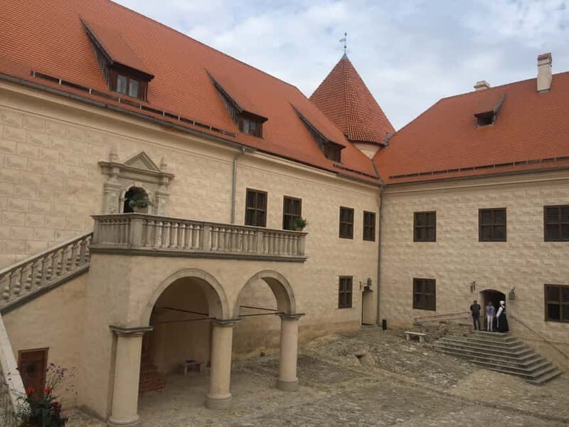 From Riga: Vilnius One-Way Tour with Sightseeing Stops - What the Reviews Say