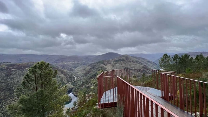 From Santiago: Ribeira Sacra & Sil River Canyon Boat Tour - Crusing the Sil River Canyon