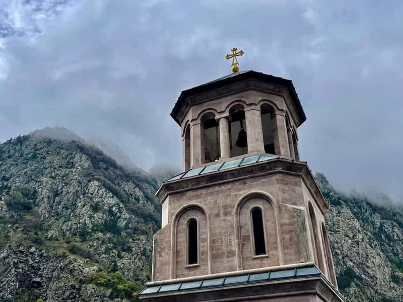 From Tbilisi: Kazbegi Day Trip - Transportation and Guide