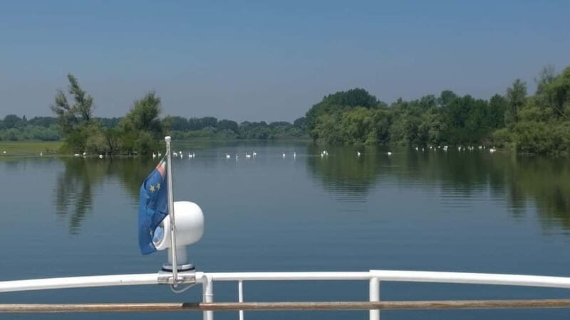 From the magic of the lakes to the ingenuity of Leonardo: sailing through waters and locks - Why This Tour Offers Good Value
