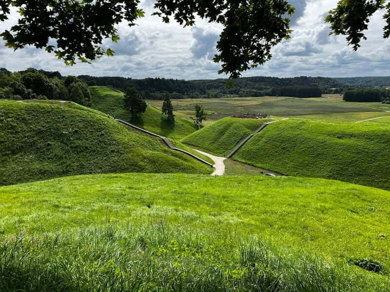 From Vilnius: Hill of Crosses, Pakruojis Manor & Kernav - Visiting Pakruojis Manor: A Journey into Nobility and Elegance  