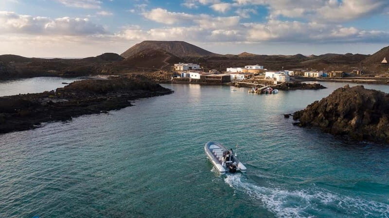 Fuerteventura: 1 hour private mini-cruise on Lobos Island - The Itinerary in Detail