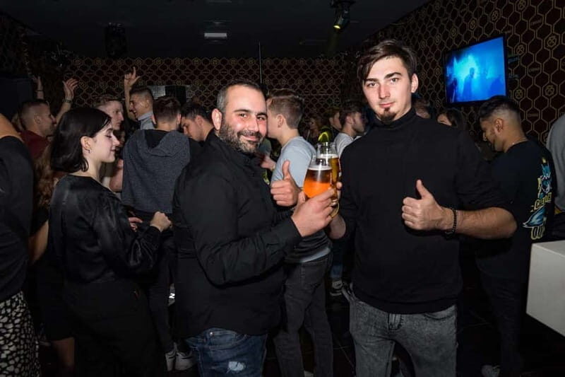 Fun explorers pub Crawl with 1 hour open bar and 3 VIP clubs - The Experience Through the Lens of Reviews