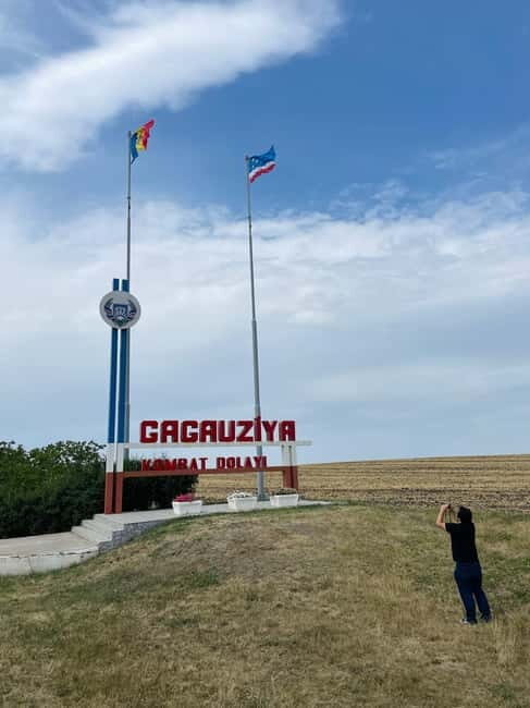 Gagauzia: day tour in Gagauzia and Manuc Bei Mansion - Visiting the Manuc Bei Mansion