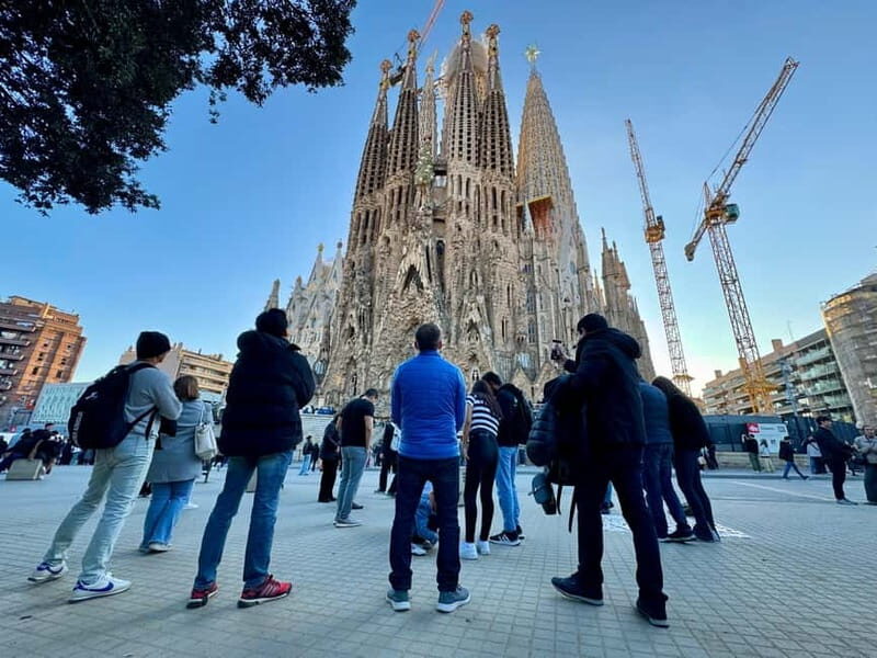 Gaudi Barcelona in 1 Day: Sagrada Familia, Park Guell, tapas - Starting at Casa Batlló: The Vibrant Facade