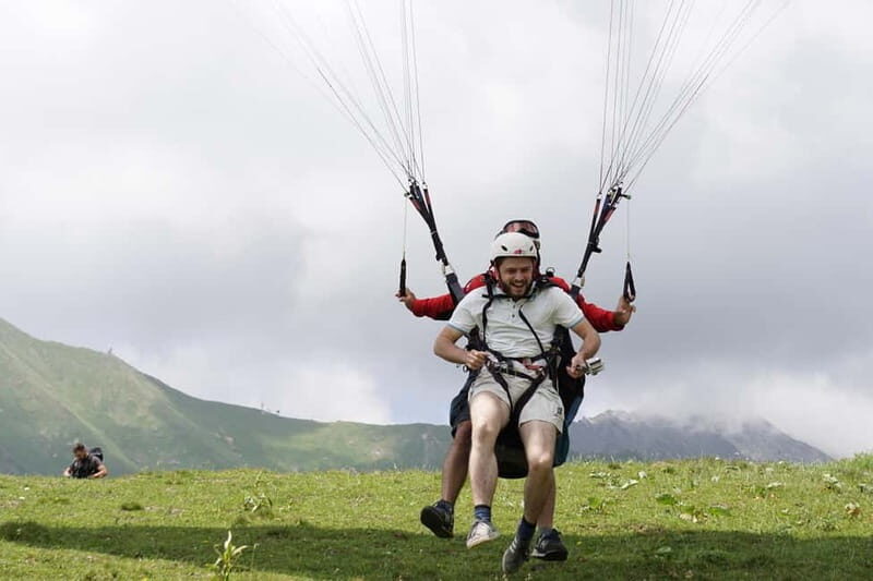 Georgia: Paragliding tandem flight in Gudauri with video - The Flight: What You Can Expect