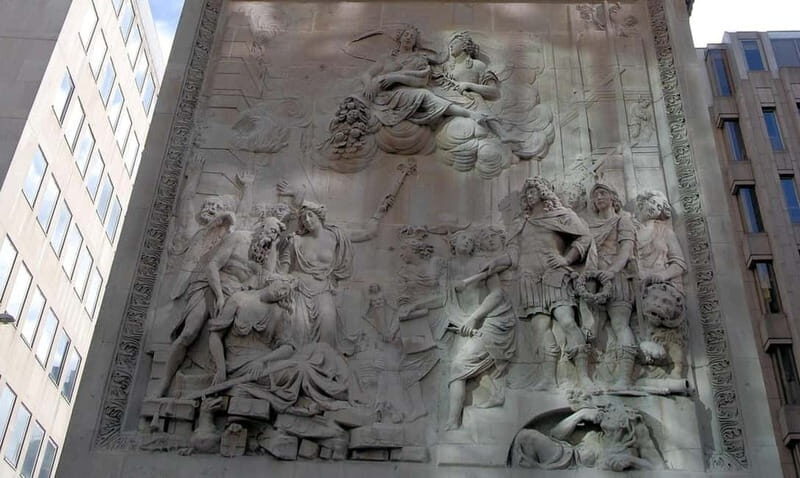 Great Fire of London Monument & optional Tower of London - The Experience of Climbing the Monument