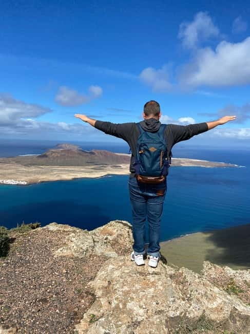 Guided and private excursion of the island of Lanzarote - The Magic of La Geria and the Volcano Wines